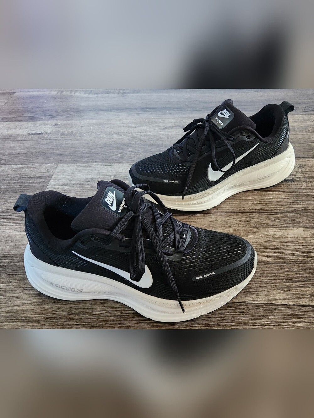 **EXCELLENT* Nike Vomero 18 Zoom X Sz 9 Black Coconut Milk Iron White HM6804-005